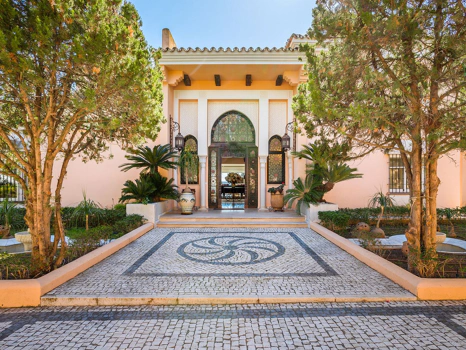 Villa for sale in New Golden Mile, Estepona East
