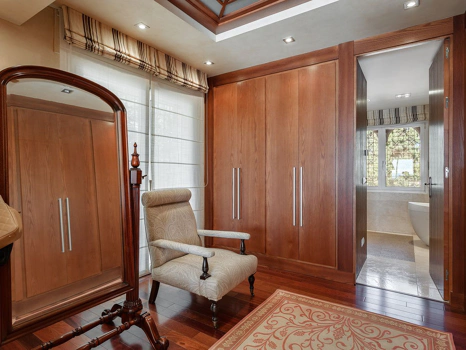 Villa for sale in New Golden Mile, Estepona East