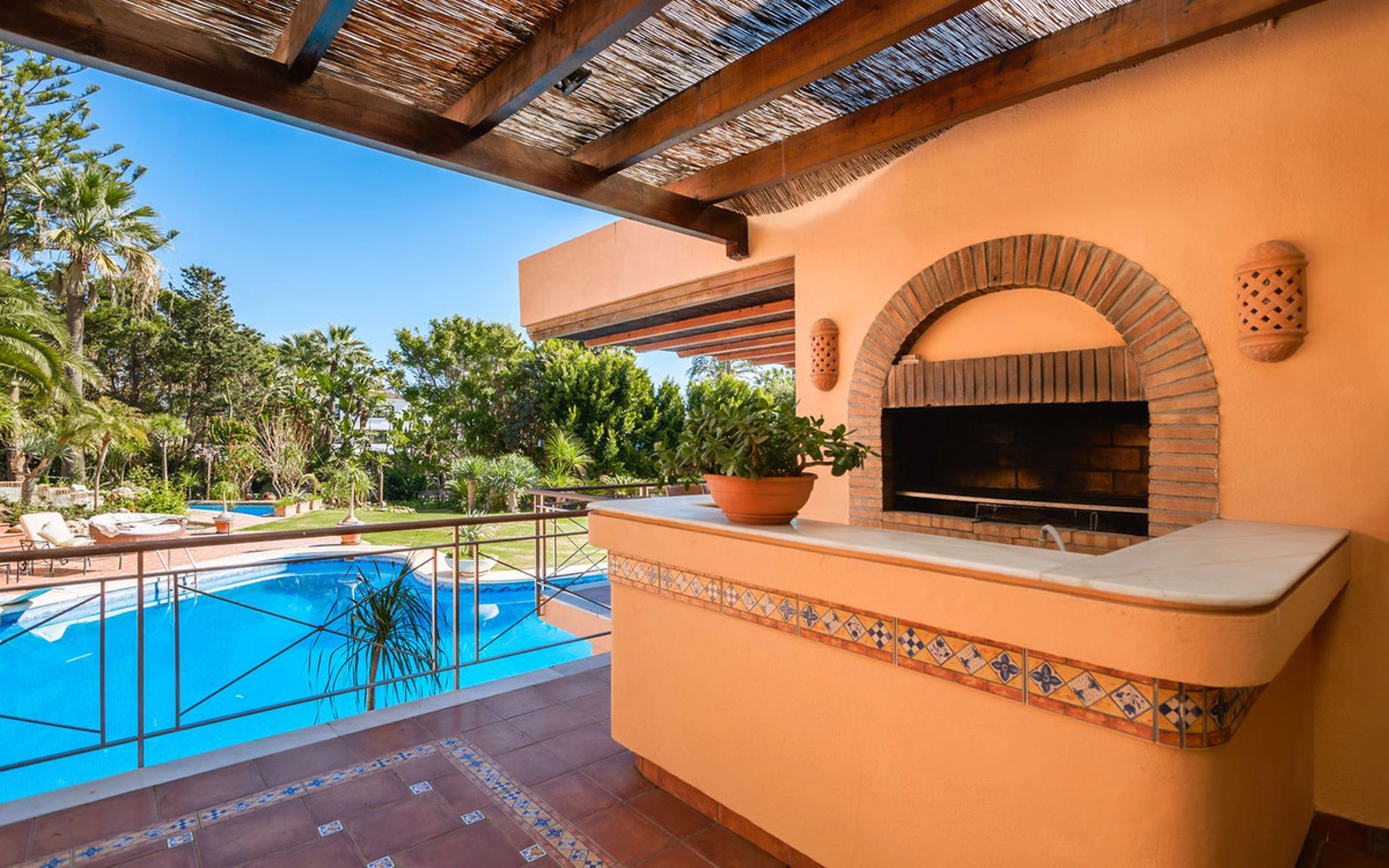 Villa for sale in New Golden Mile, Estepona East