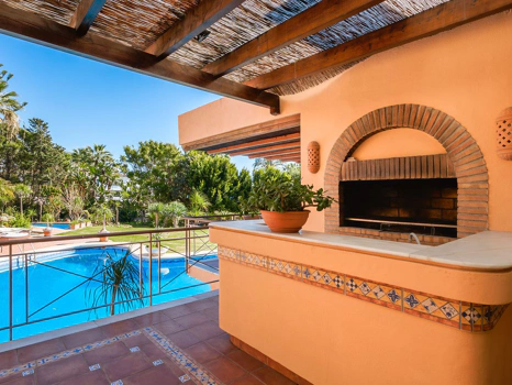 Villa for sale in New Golden Mile, Estepona East