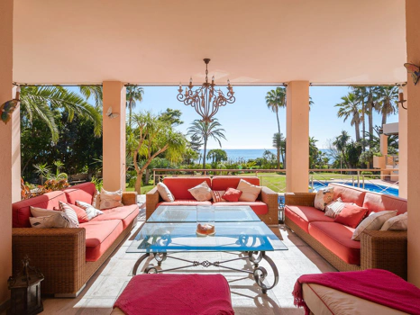 Villa for sale in New Golden Mile, Estepona East