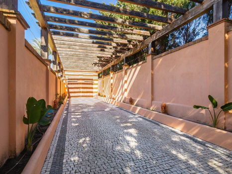 Villa for sale in New Golden Mile, Estepona East