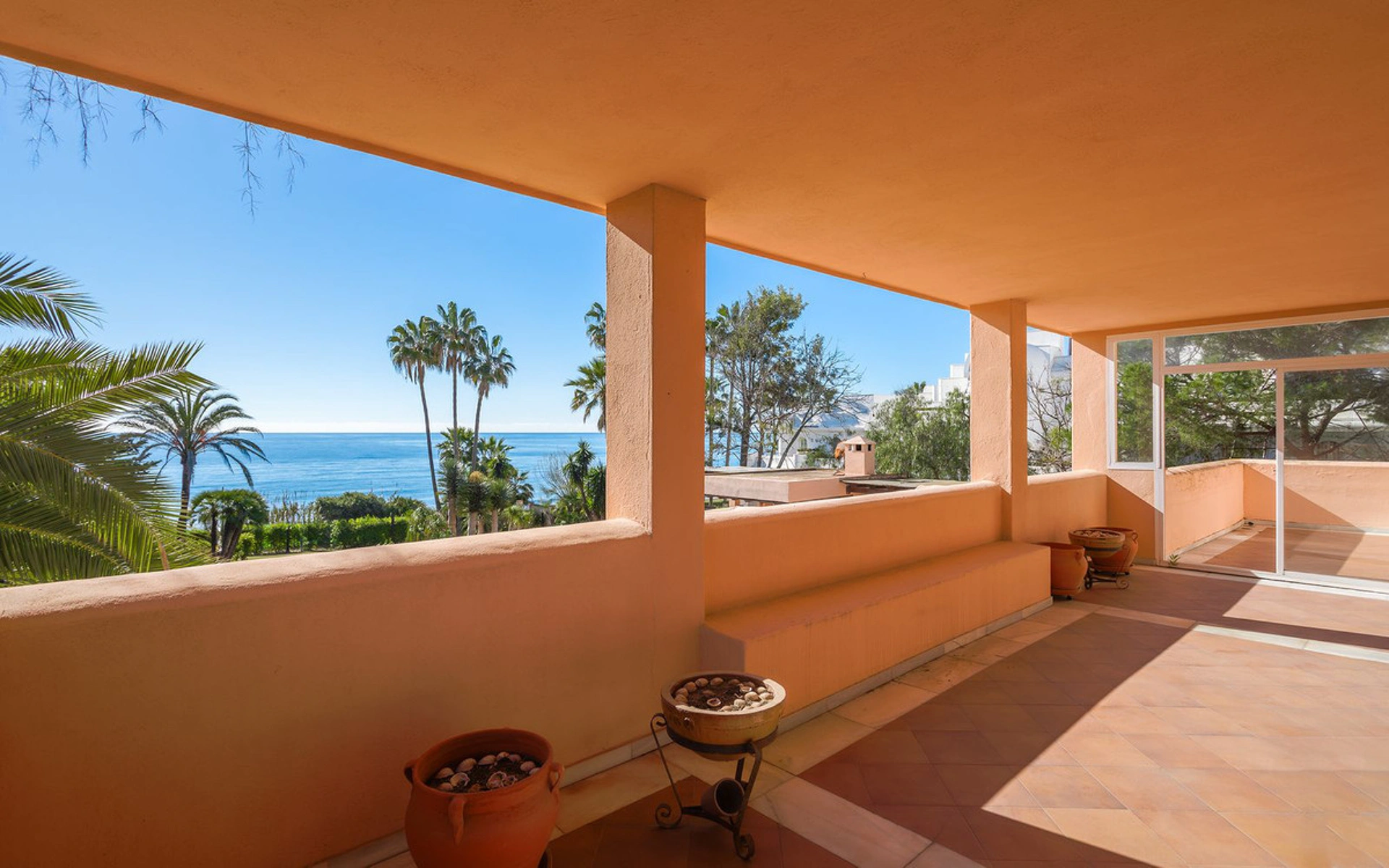 Villa for sale in New Golden Mile, Estepona East