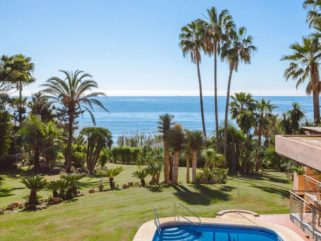 Villa for sale in New Golden Mile, Estepona East