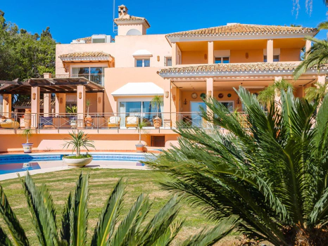 Villa for sale in New Golden Mile, Estepona East