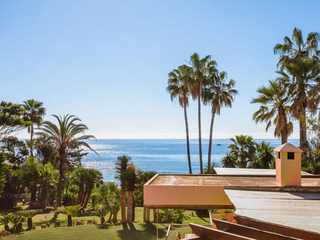 Villa for sale in New Golden Mile, Estepona East