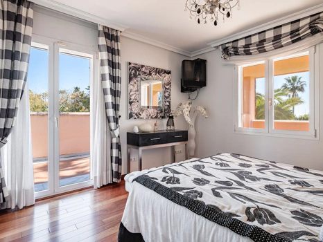 Villa for sale in New Golden Mile, Estepona East