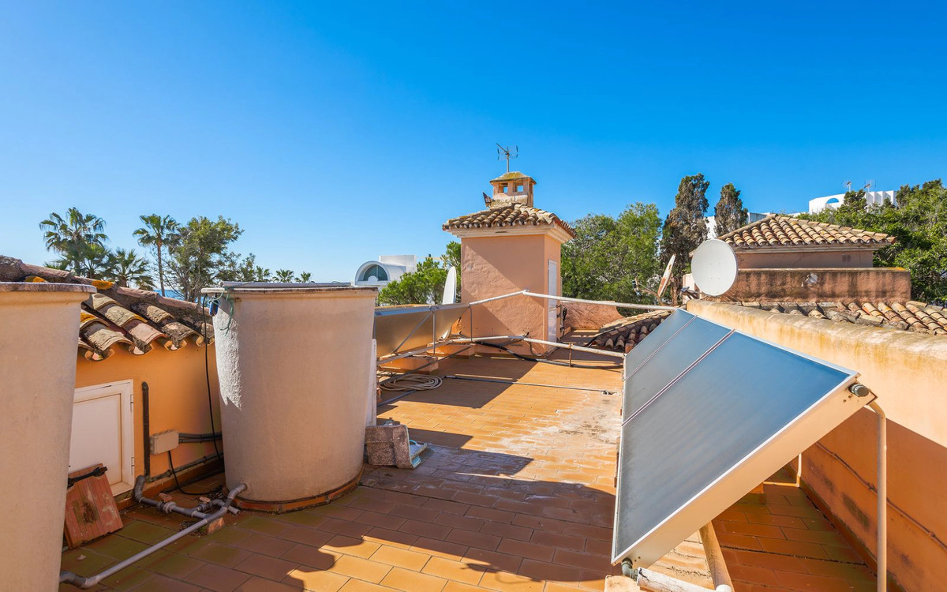 Villa for sale in New Golden Mile, Estepona East