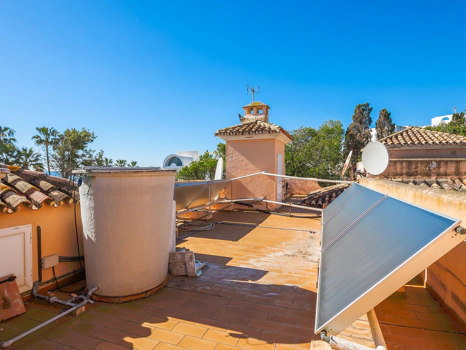 Villa for sale in New Golden Mile, Estepona East