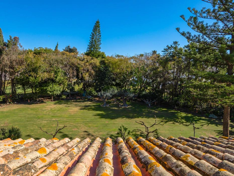 Villa for sale in New Golden Mile, Estepona East