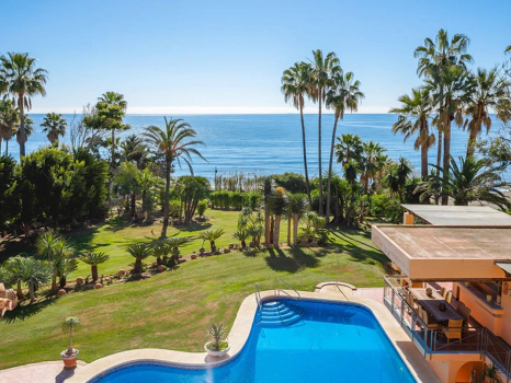 Villa for sale in New Golden Mile, Estepona East