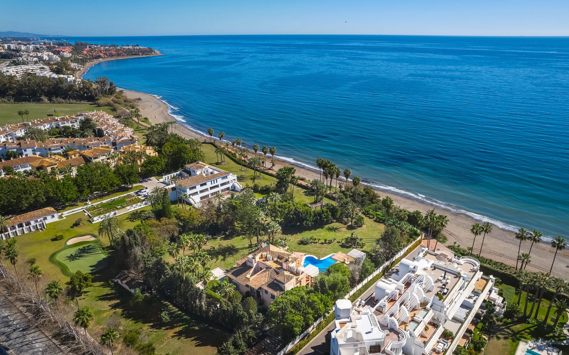 Villa for sale in New Golden Mile, Estepona East