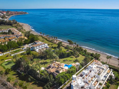 Villa for sale in New Golden Mile, Estepona East
