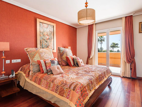 Villa for sale in New Golden Mile, Estepona East