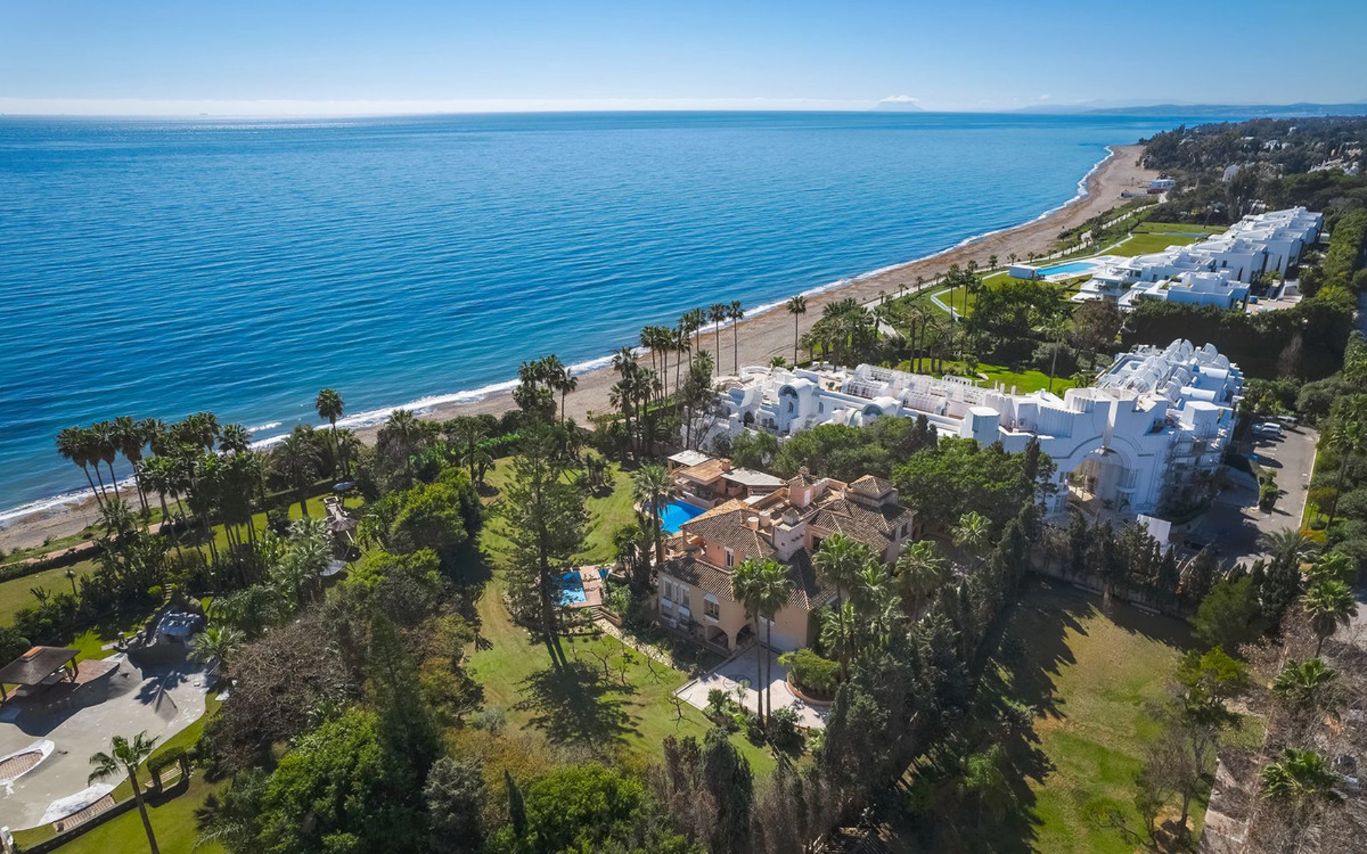 Villa for sale in New Golden Mile, Estepona East