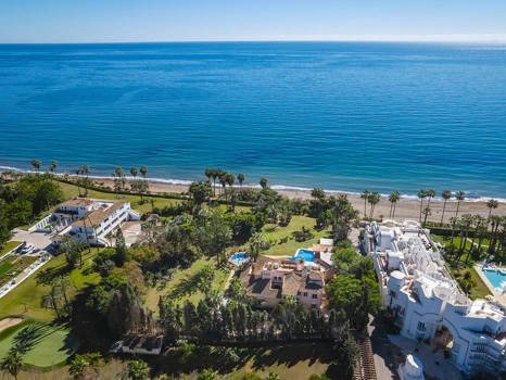 Villa for sale in New Golden Mile, Estepona East