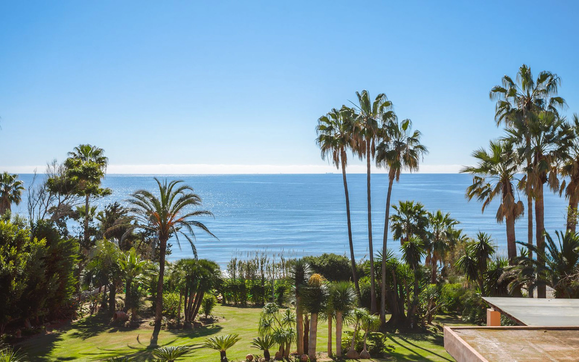 Villa for sale in New Golden Mile, Estepona East