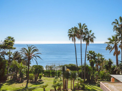 Villa for sale in New Golden Mile, Estepona East