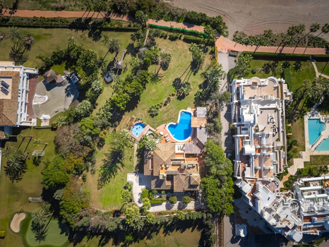 Villa for sale in New Golden Mile, Estepona East