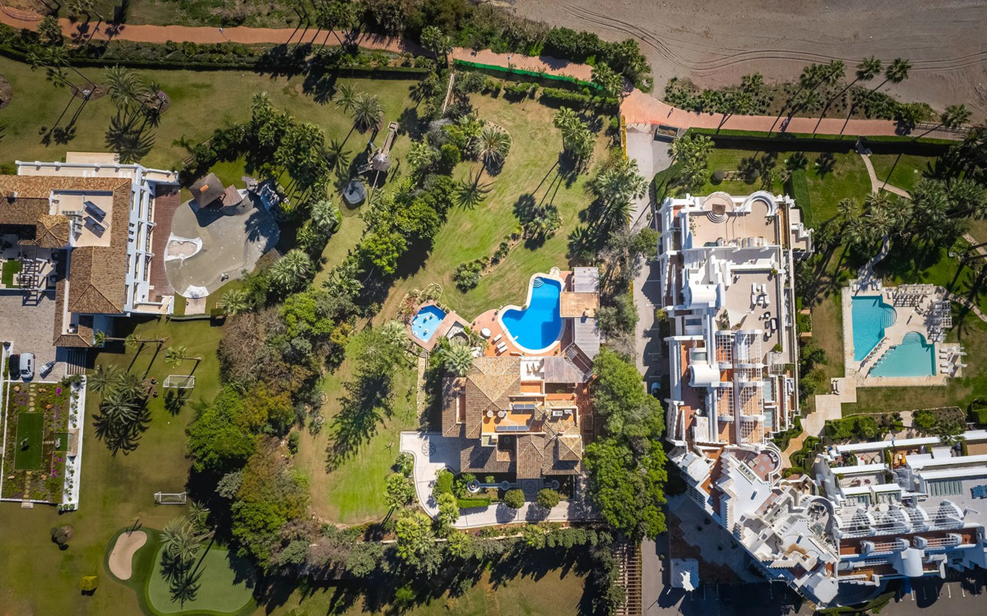 Villa for sale in New Golden Mile, Estepona East