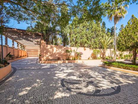 Villa for sale in New Golden Mile, Estepona East