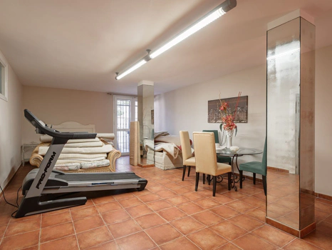 Villa for sale in New Golden Mile, Estepona East