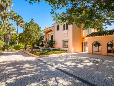 Villa for sale in New Golden Mile, Estepona East