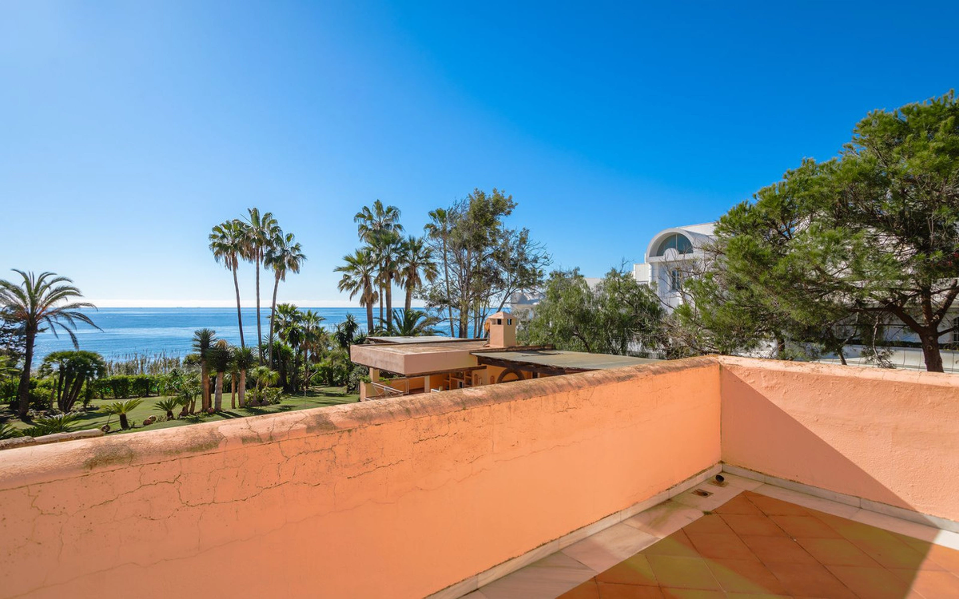 Villa for sale in New Golden Mile, Estepona East