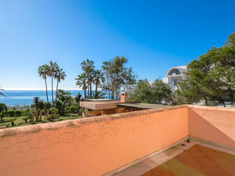 Villa for sale in New Golden Mile, Estepona East