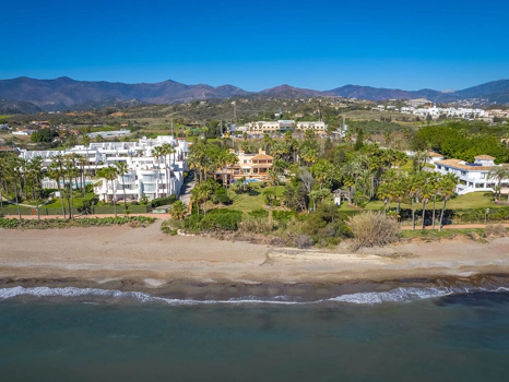 Villa for sale in New Golden Mile, Estepona East
