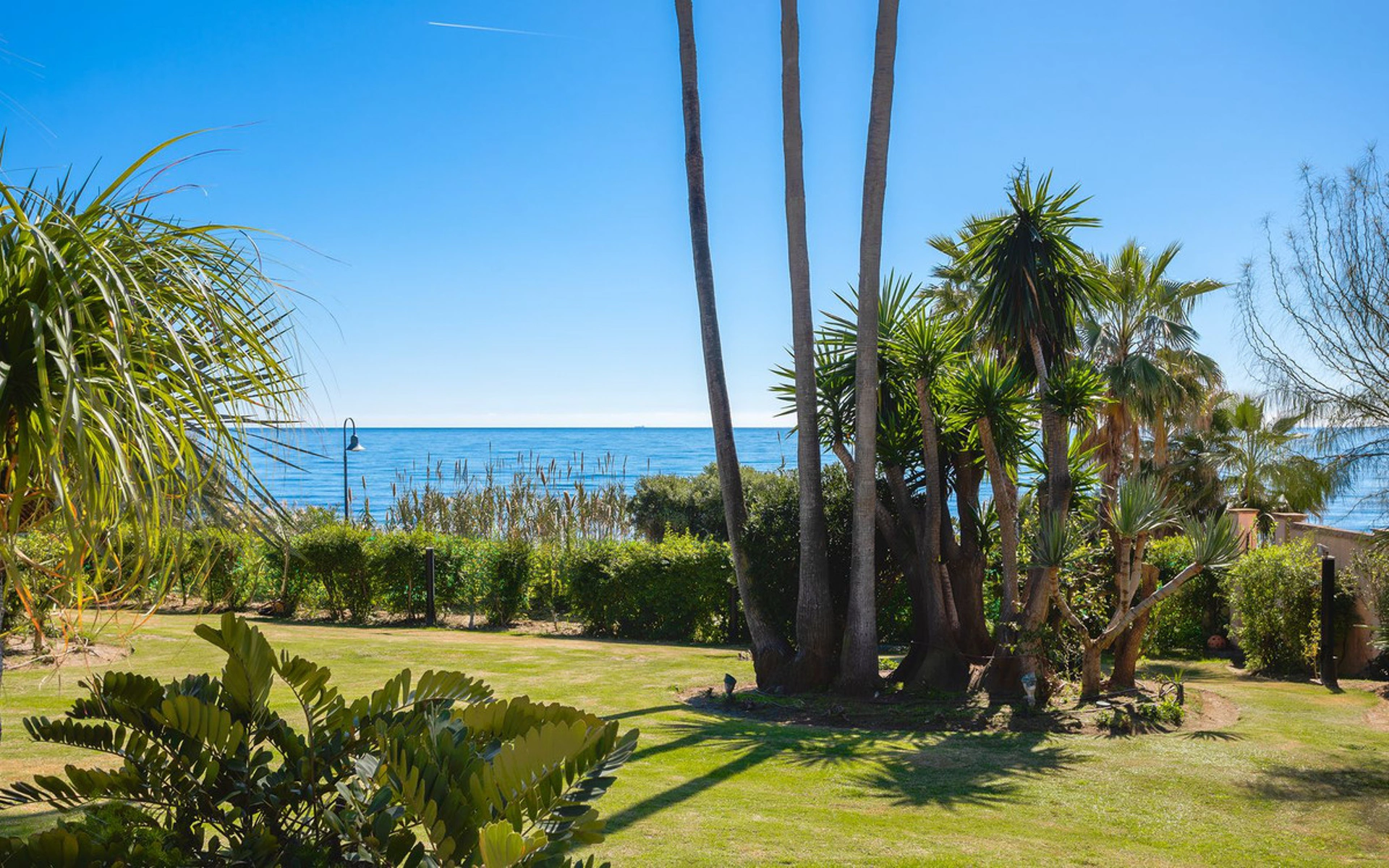 Villa for sale in New Golden Mile, Estepona East