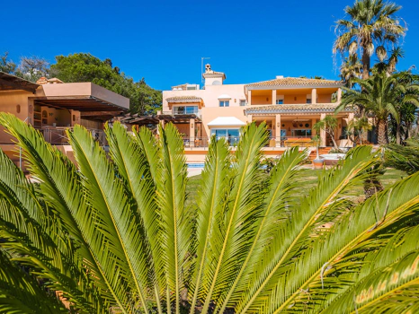 Villa for sale in New Golden Mile, Estepona East