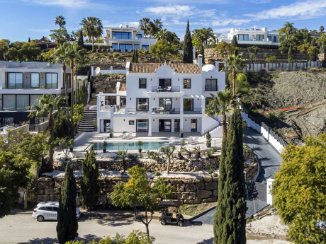 Villa for sale in Los Flamingos, Benahavis