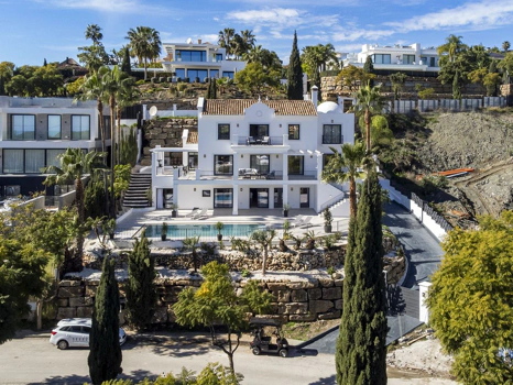 Villa for sale in Los Flamingos, Benahavis