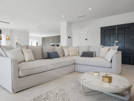 Villa for sale in Los Flamingos, Benahavis