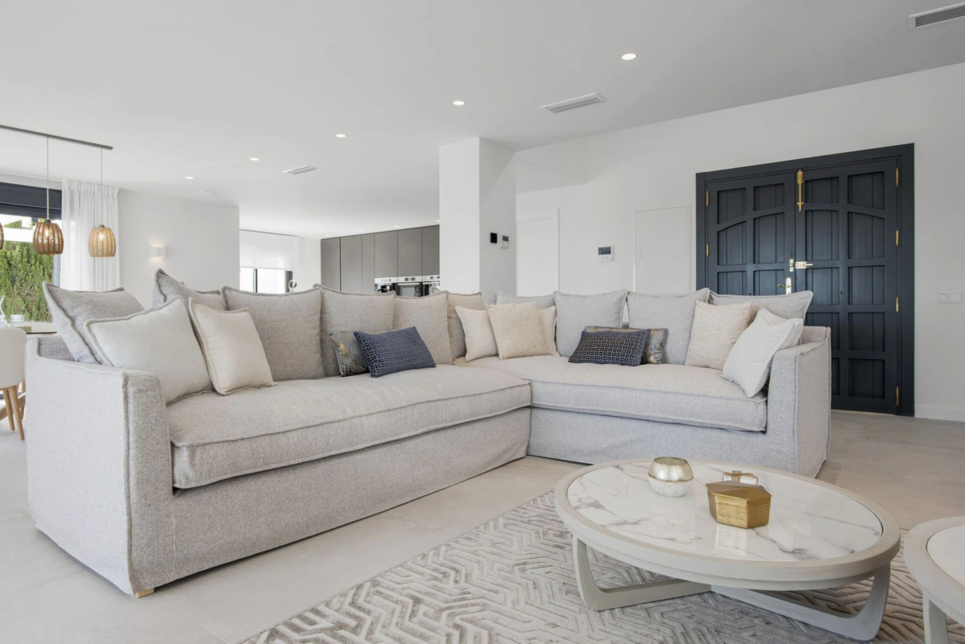 Villa for sale in Los Flamingos, Benahavis