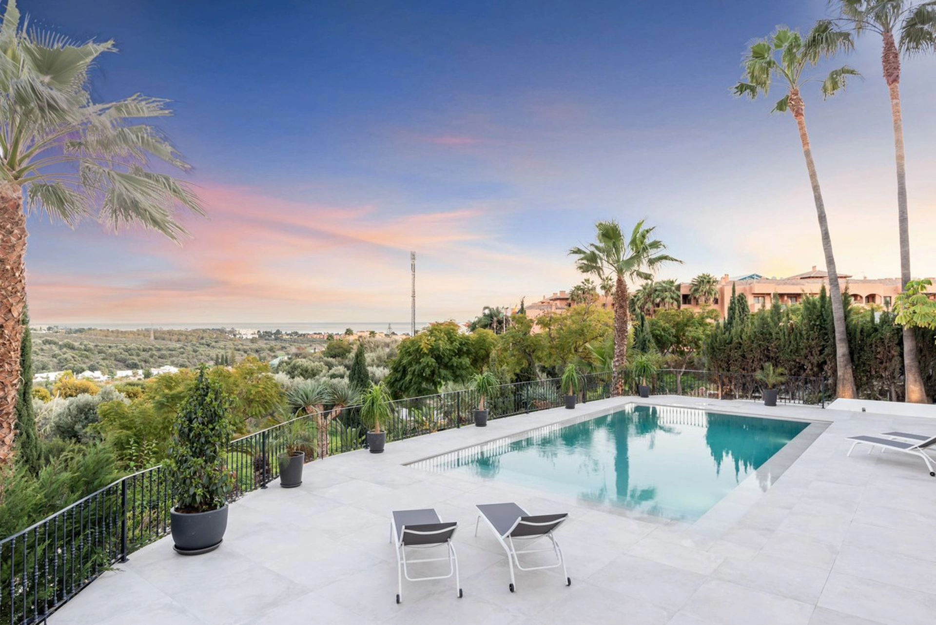 Villa for sale in Los Flamingos, Benahavis
