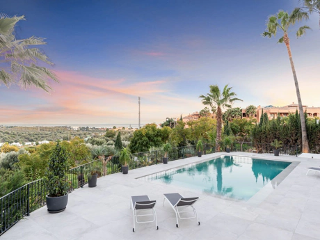 Villa for sale in Los Flamingos, Benahavis