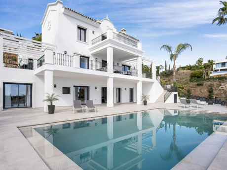 Villa for sale in Los Flamingos, Benahavis