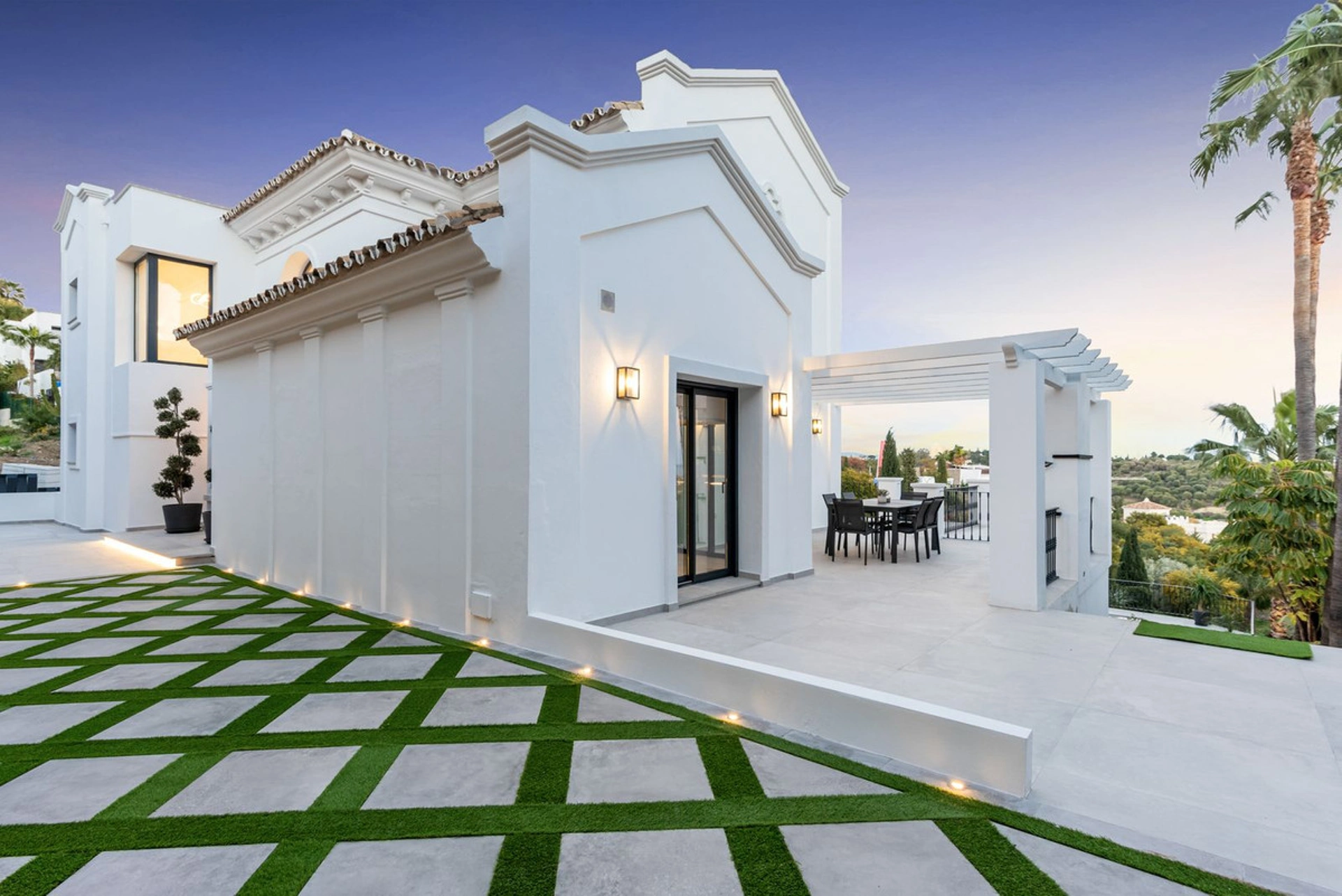Villa for sale in Los Flamingos, Benahavis