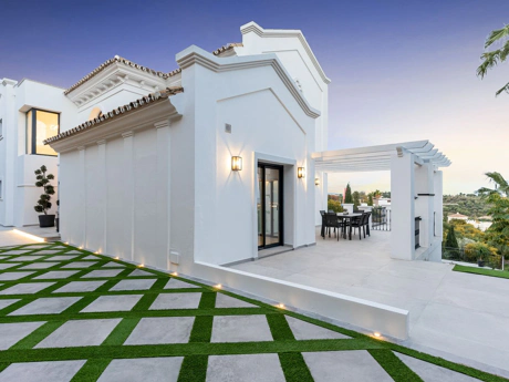 Villa for sale in Los Flamingos, Benahavis