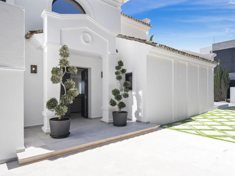 Villa for sale in Los Flamingos, Benahavis