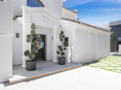 Villa for sale in Los Flamingos, Benahavis