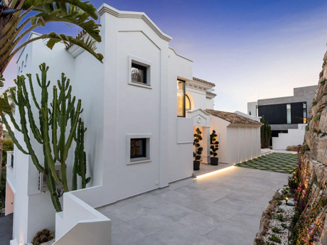 Villa for sale in Los Flamingos, Benahavis