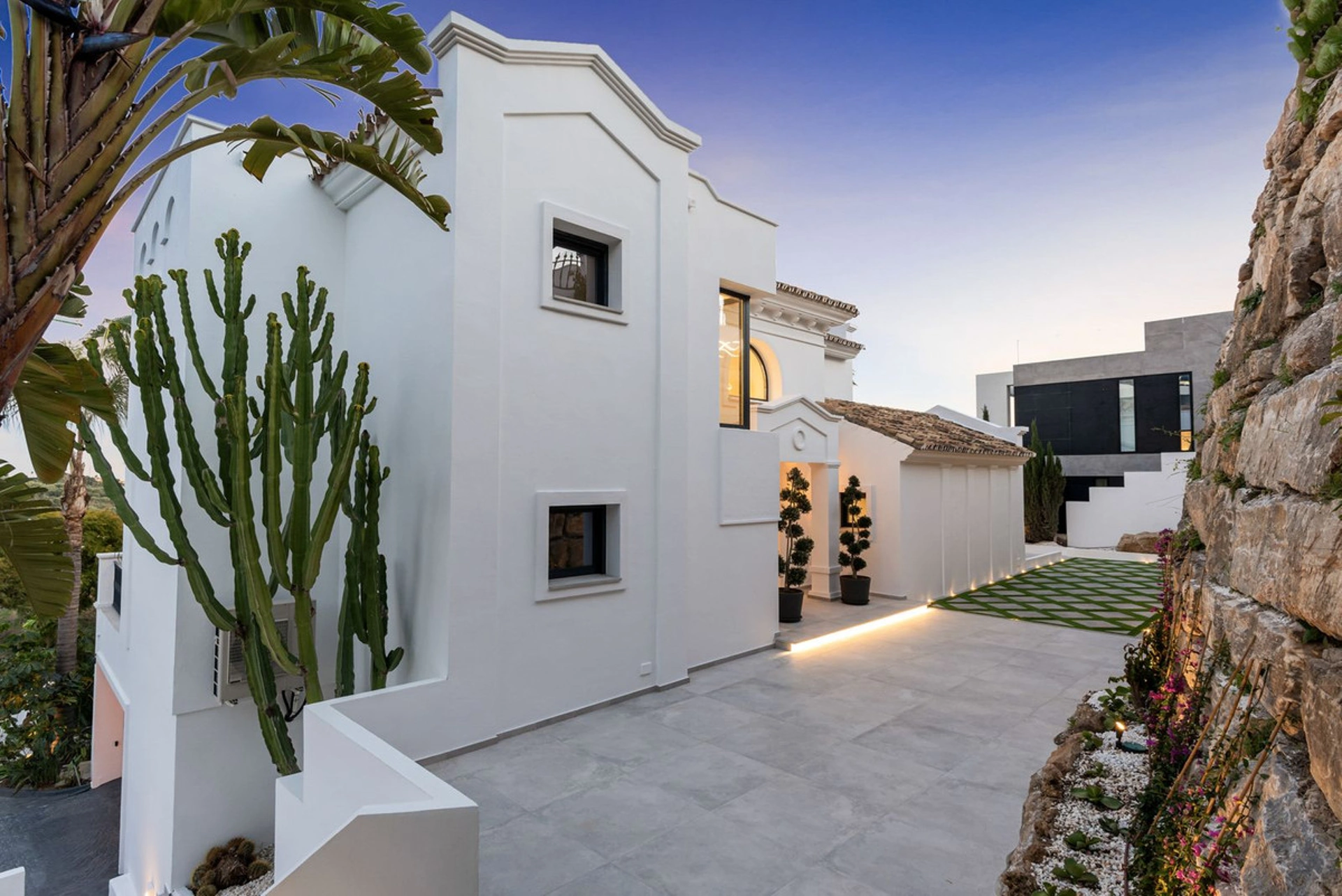 Villa for sale in Los Flamingos, Benahavis