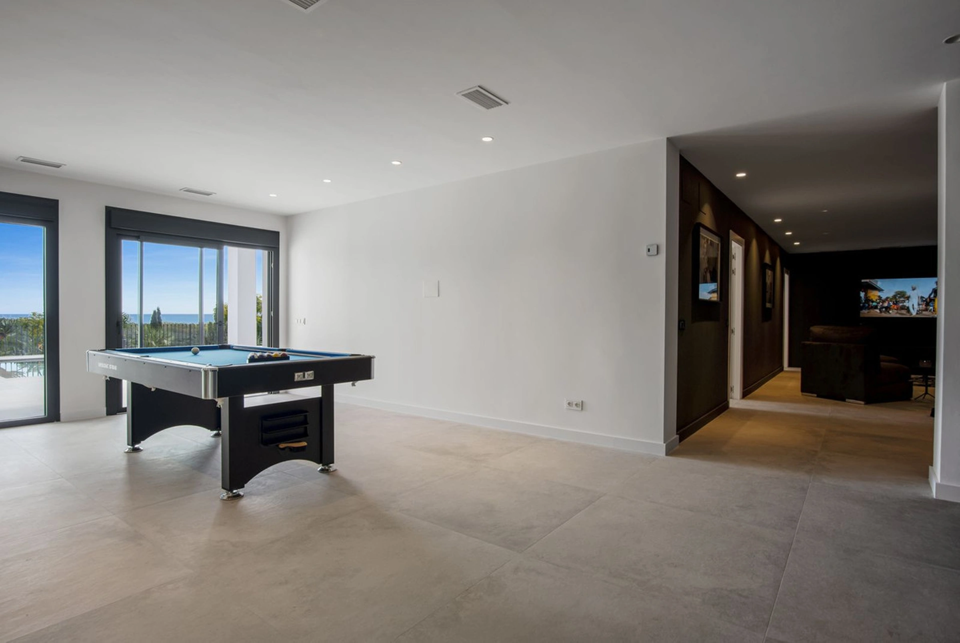 Villa for sale in Los Flamingos, Benahavis