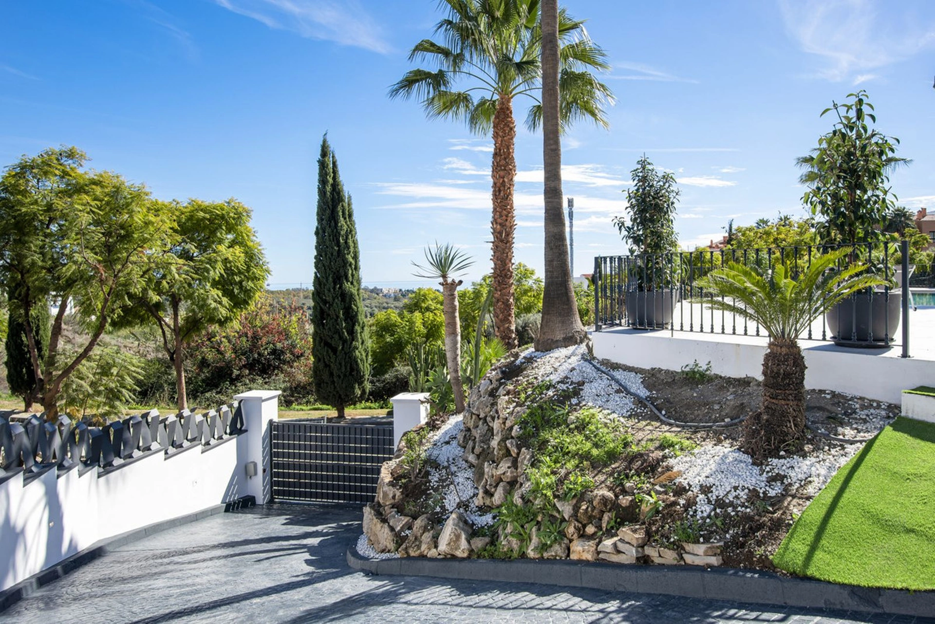 Villa for sale in Los Flamingos, Benahavis