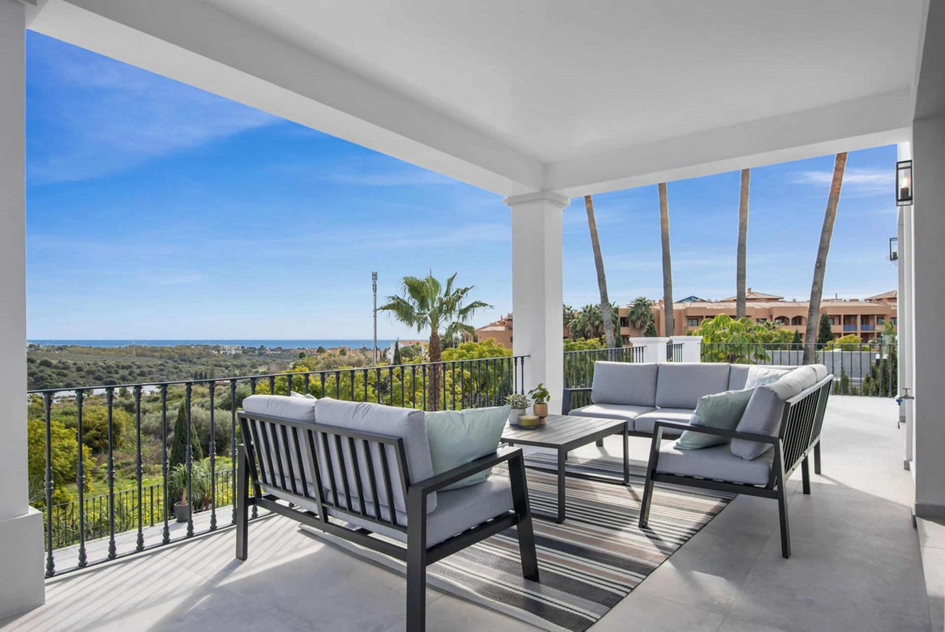 Villa for sale in Los Flamingos, Benahavis