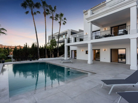 Villa for sale in Los Flamingos, Benahavis