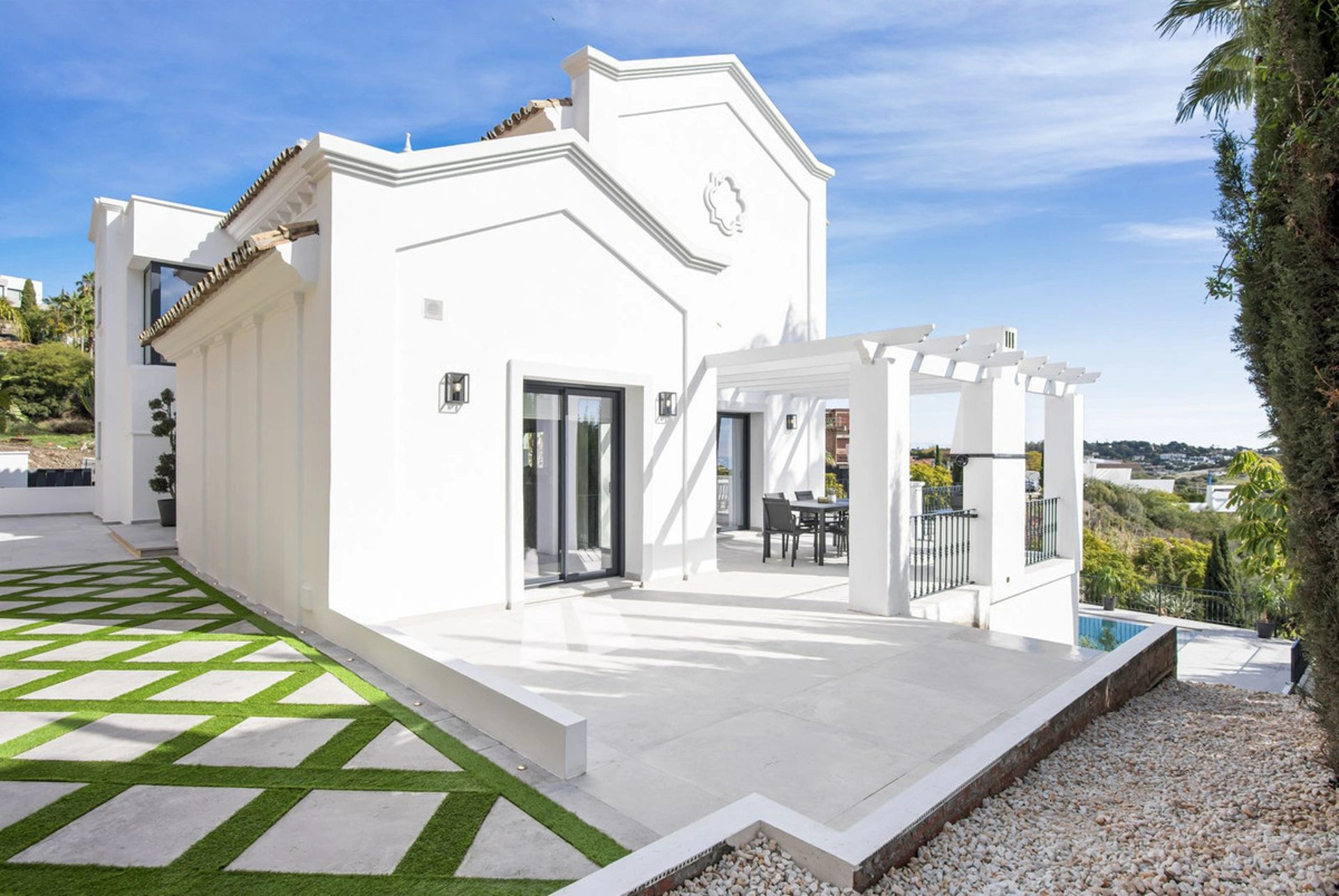 Villa for sale in Los Flamingos, Benahavis